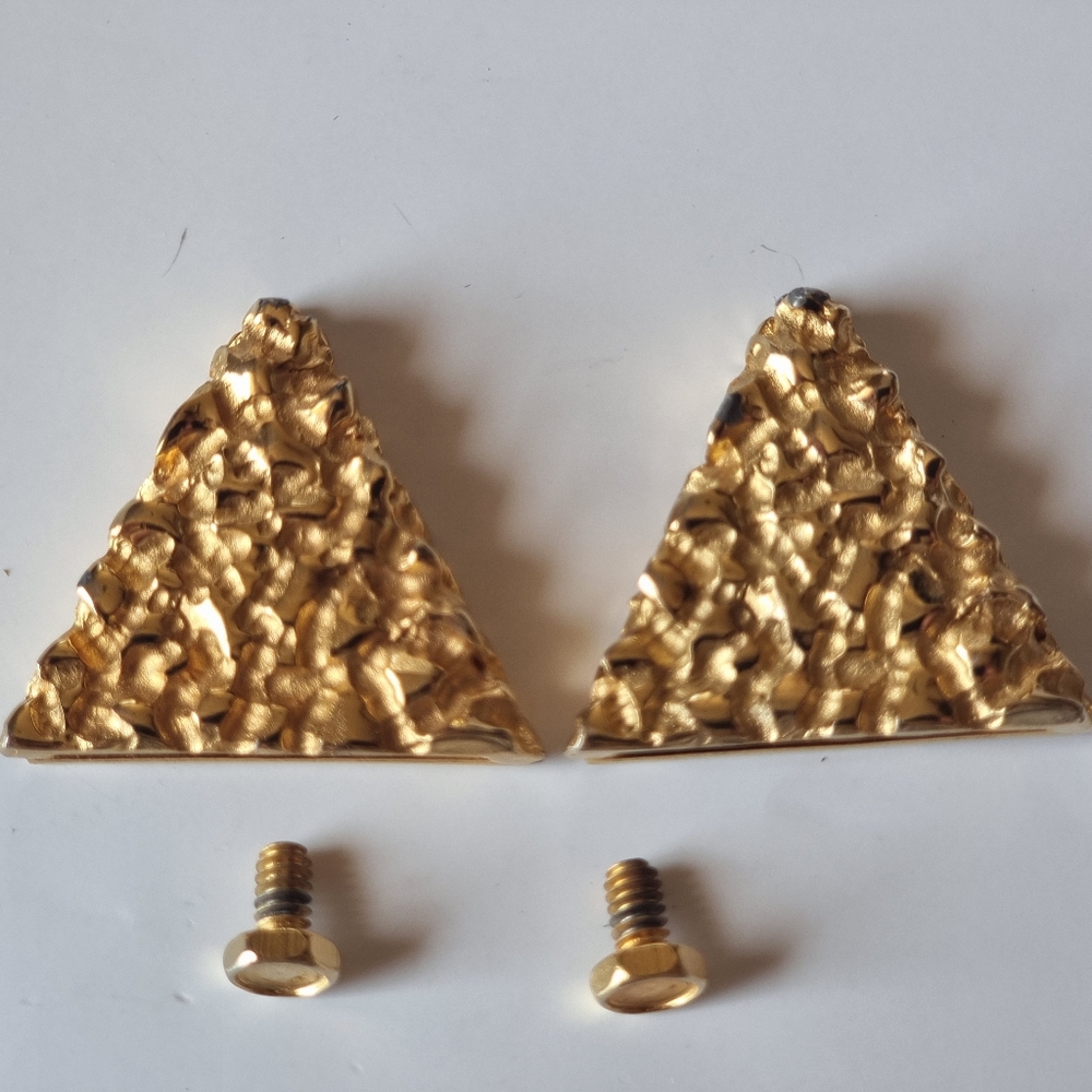 Textured Gold Tone Metal Triangle Collar Ends